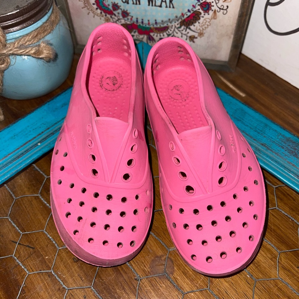 Native size 11 pink